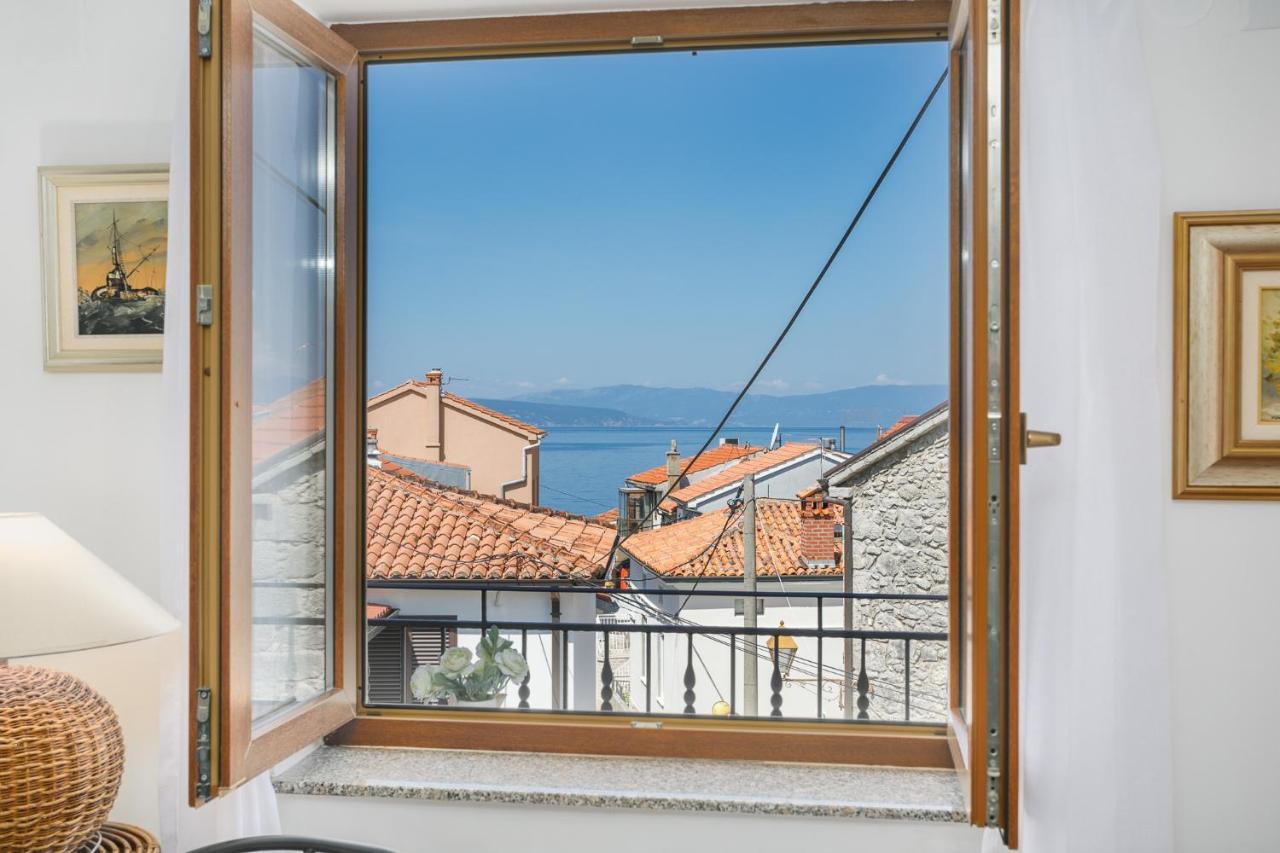 Apartmen Plus U Centru Blizu Plaze Njivice Eksteriør billede