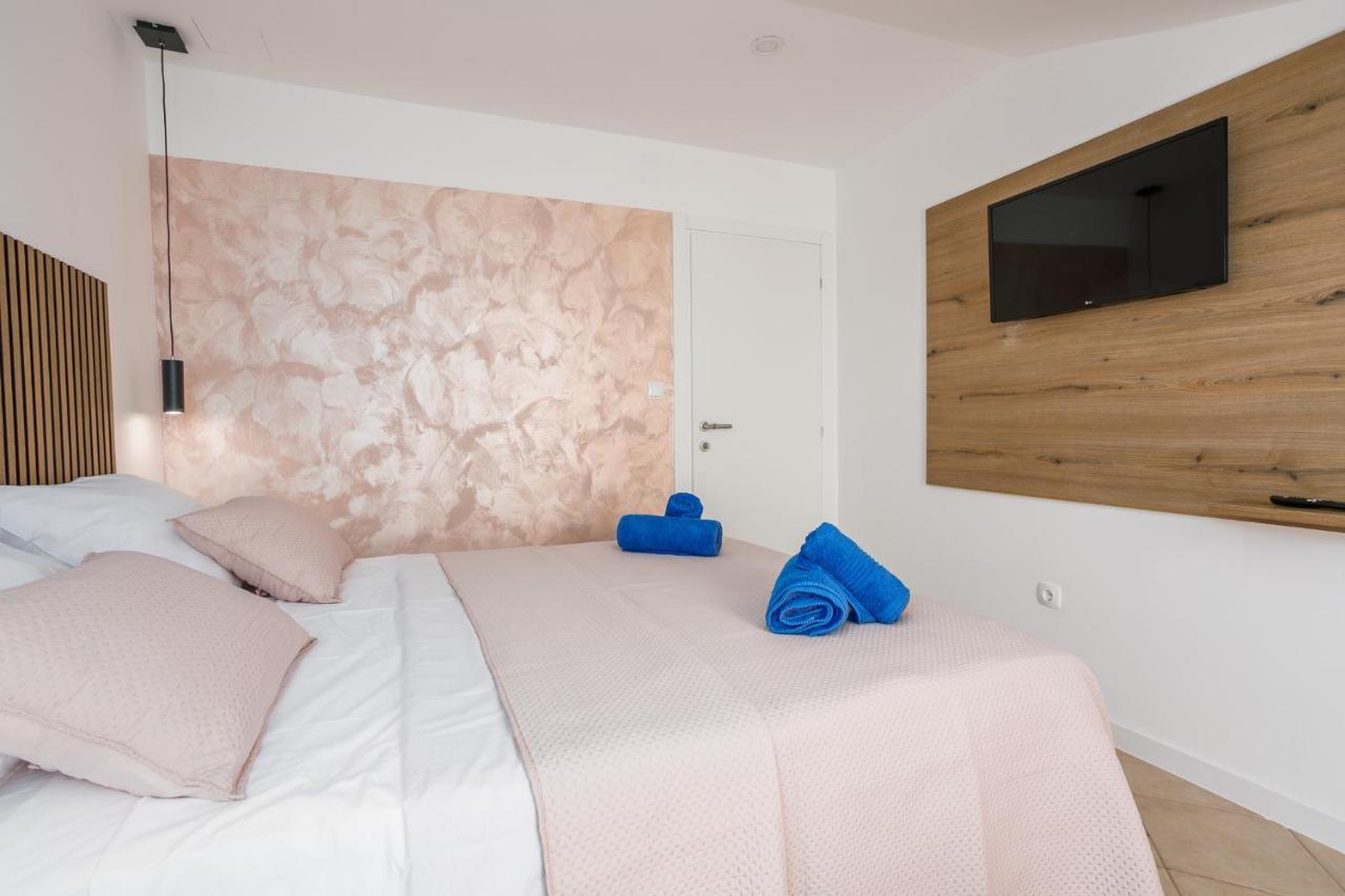 Apartmen Plus U Centru Blizu Plaze Njivice Eksteriør billede