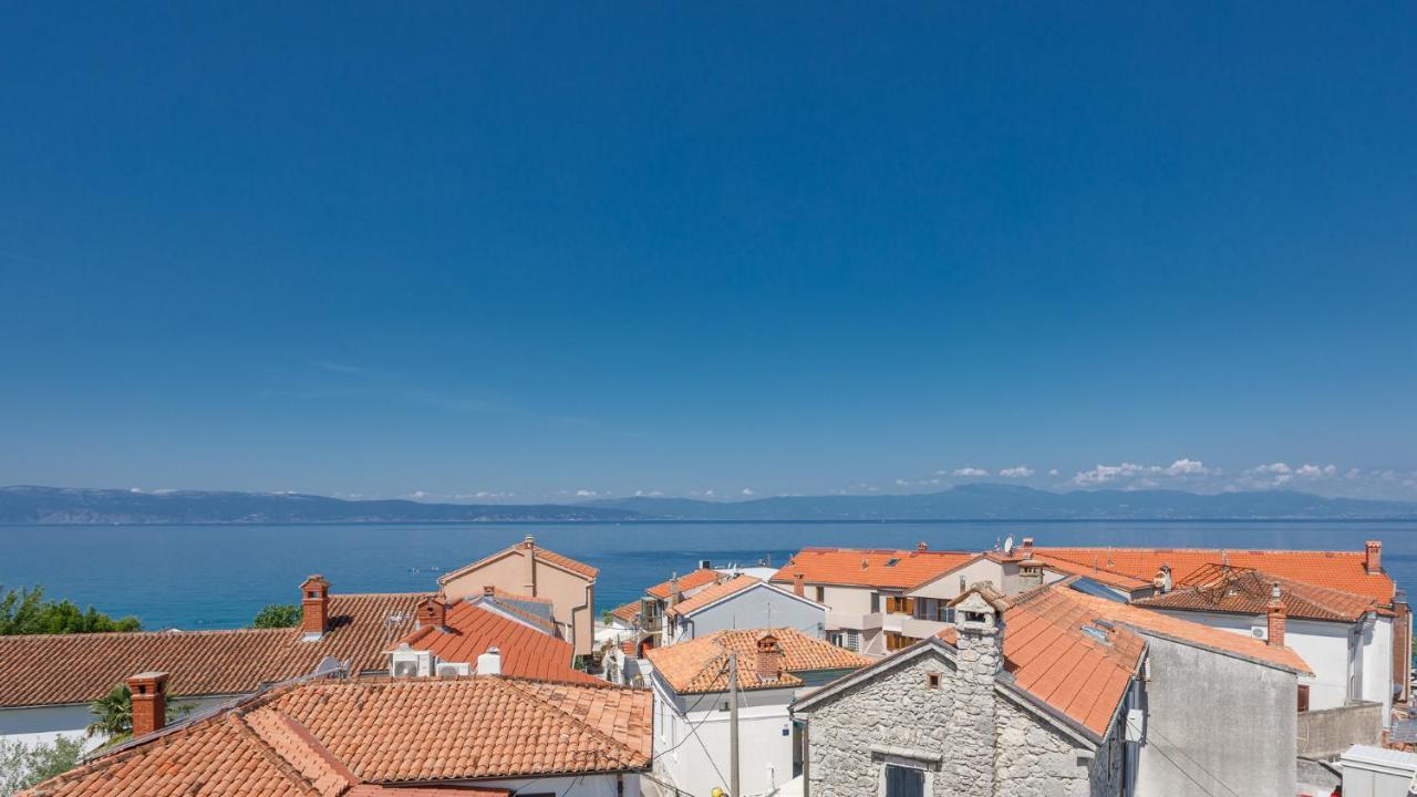 Apartmen Plus U Centru Blizu Plaze Njivice Eksteriør billede